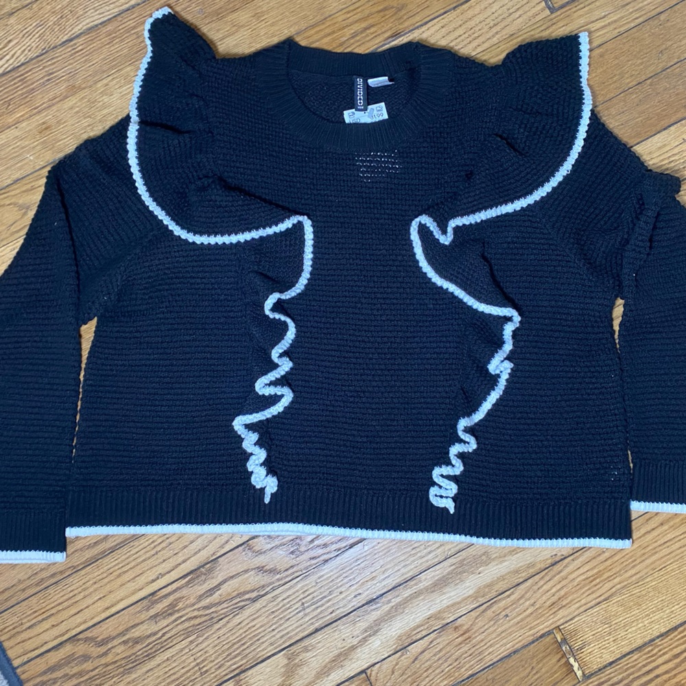 H&M black & white ruffle sweater, NWT